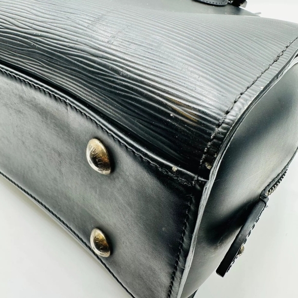 LOUIS VUITTON Black Epi Leather Pont Neuf Handbag - Picture 8 of 16